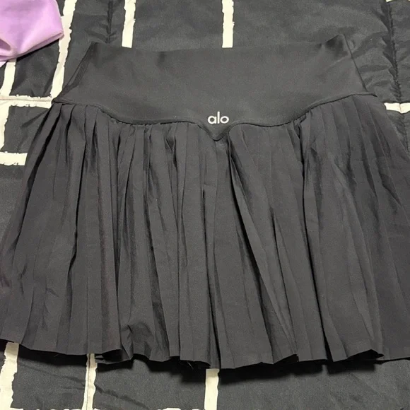 ALO Yoga Black and Lulu Pink Pleated Mini Skirt - Picture 2 of 4